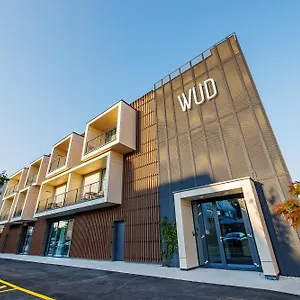 Wud מלון