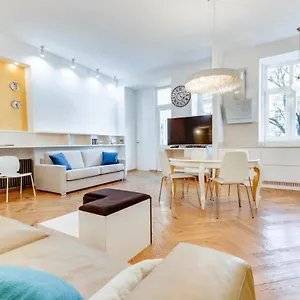 And Luxurious Beethovnova Apartment