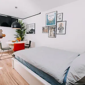 Hanna's With Free Parking Apartment